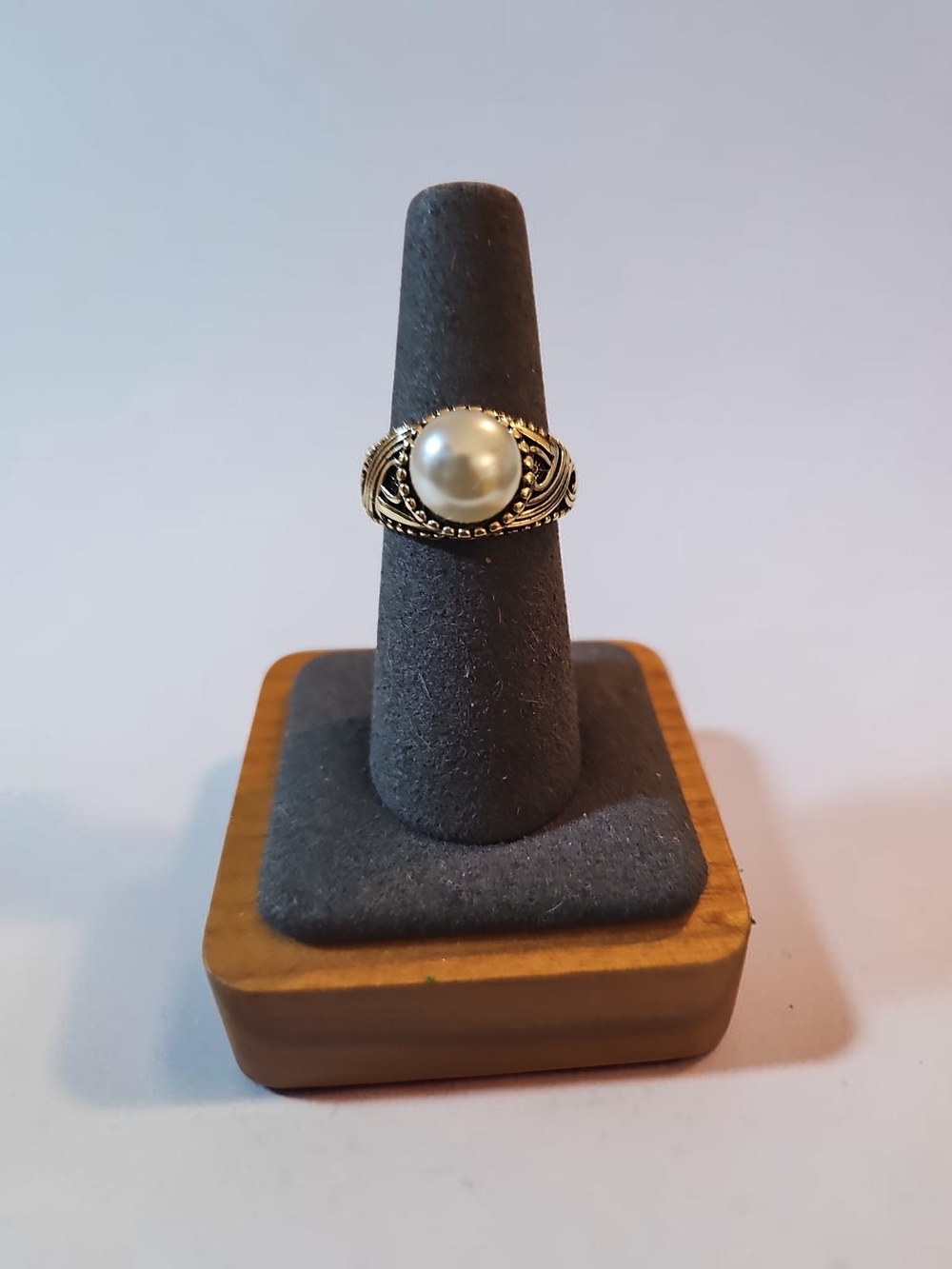 NWT SASSIFIED BOUTIQUE Gold Pearl Filigree Ring - Women's Jewelry